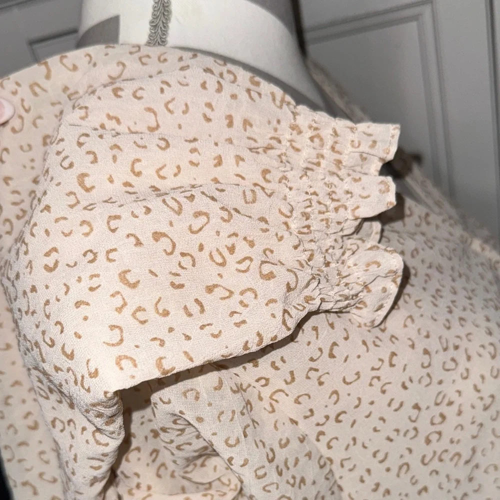 Entro Women's Cream Patterned V-Neck Blouse Size Large - Picture 7 of 12